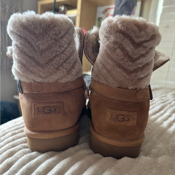 UGG Chestnut with Chevron fur back size 11 - Picture 2 of 10